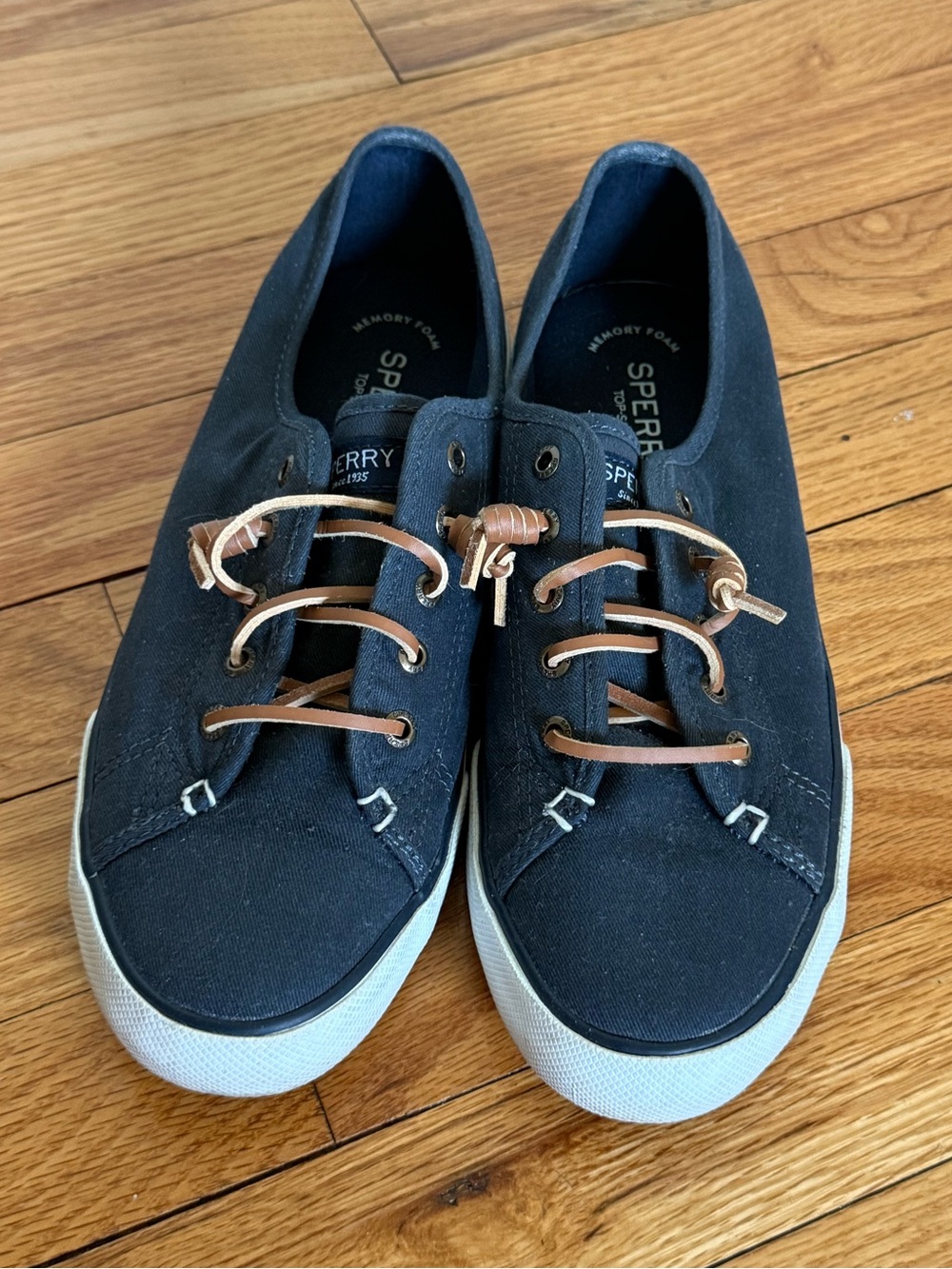 Sperry Canvas Low-Top Boat shoes with Tan Leather Laces- navy blue